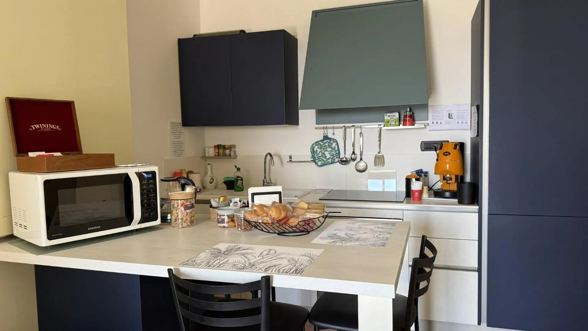 Villa Frida San Giorgio a Cremano 0*,  Italien